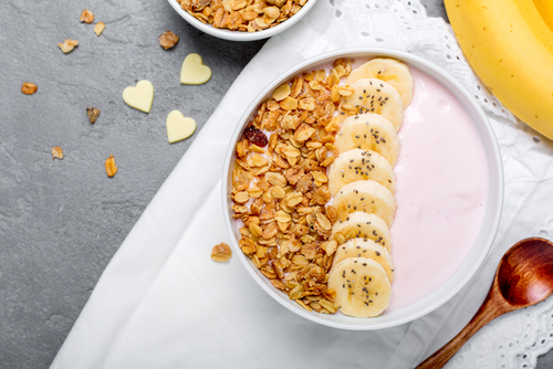 owl of banana, yogurt and cereal